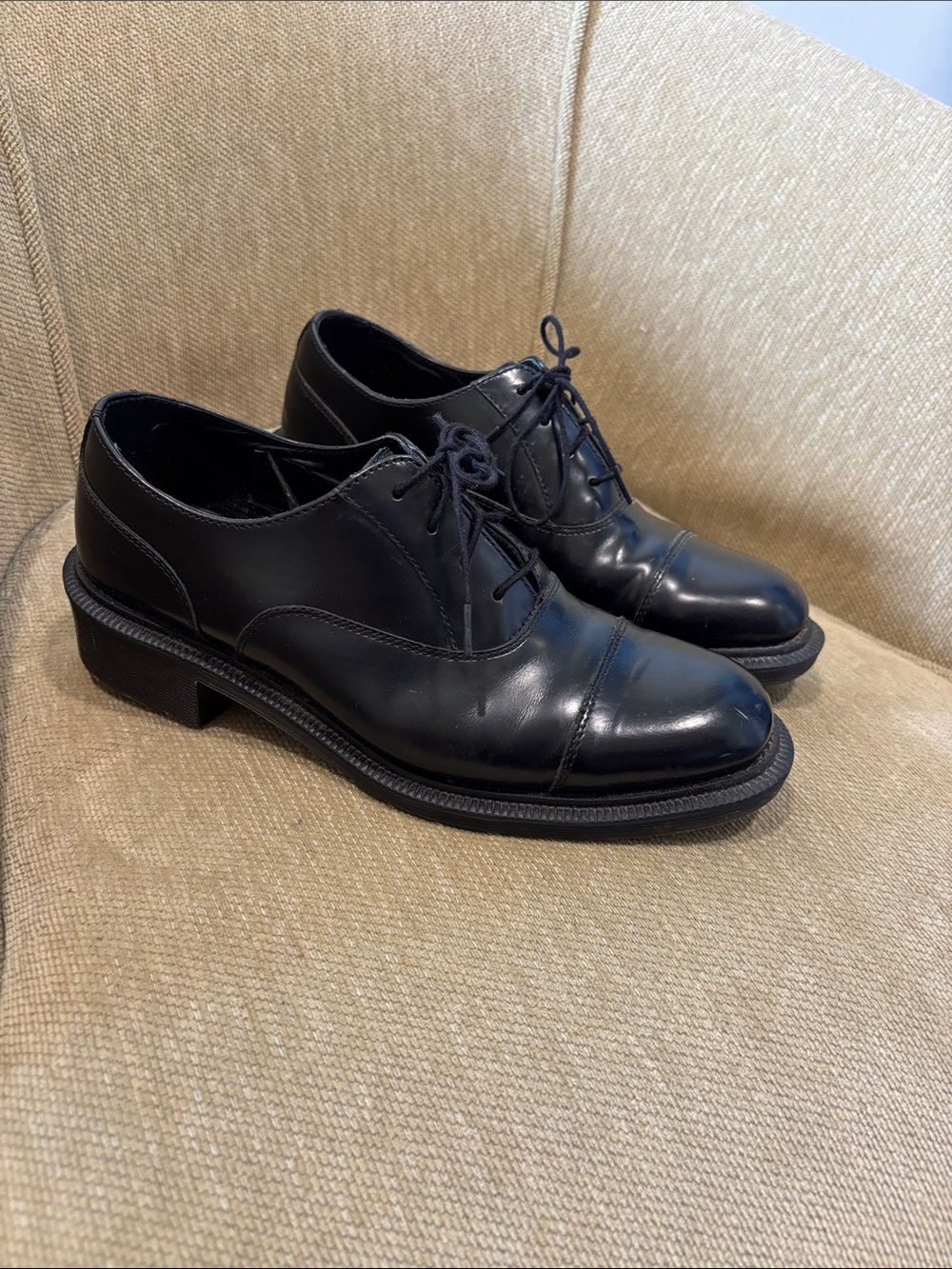 Dr. Martens Women's HENRIETTA POLISHED SMOOTH Oxfords